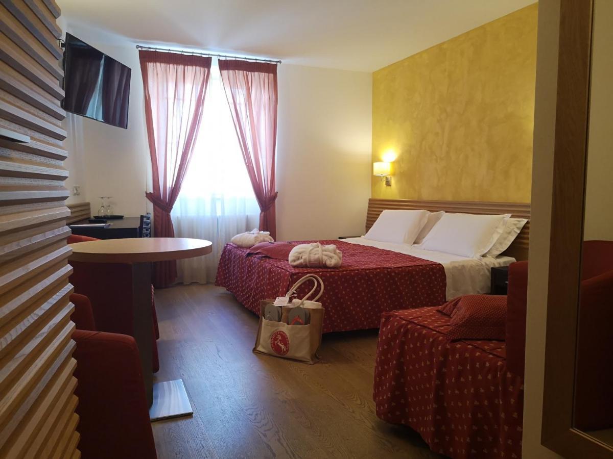 Albergo Cavallino Bianco Rumo Bagian luar foto