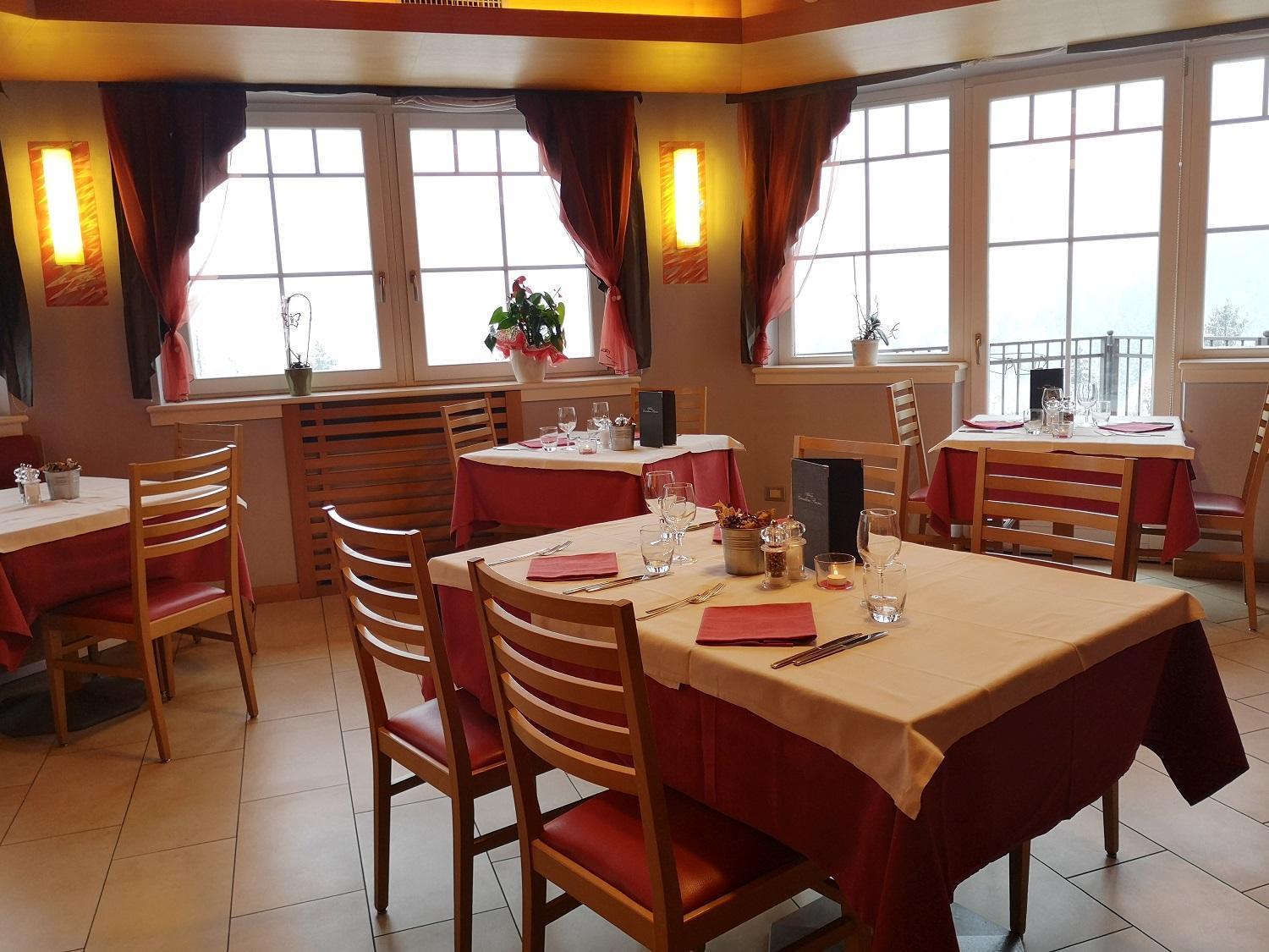 Albergo Cavallino Bianco Rumo Bagian luar foto