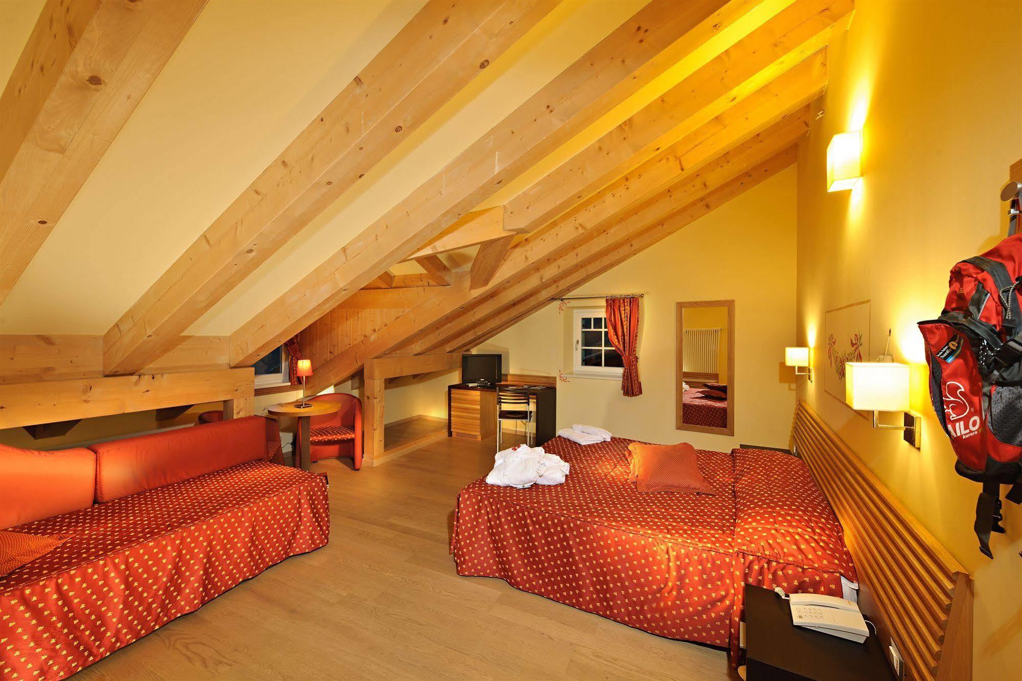 Albergo Cavallino Bianco Rumo Bagian luar foto